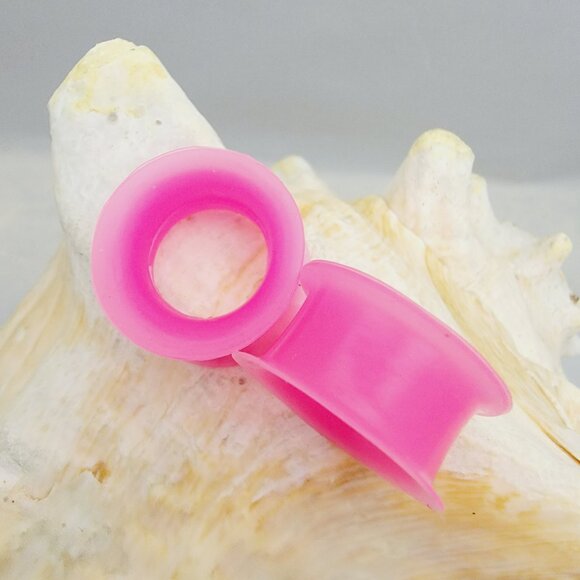 Pair of pink silicone tunnels 11/16 18mm available HALF INCH WIDE - Picture 2 of 4